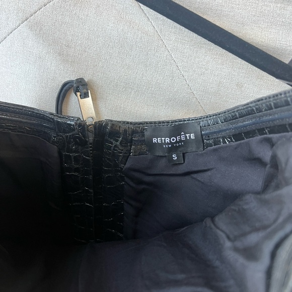 Stunning structured leather dress - Picture 3 of 5